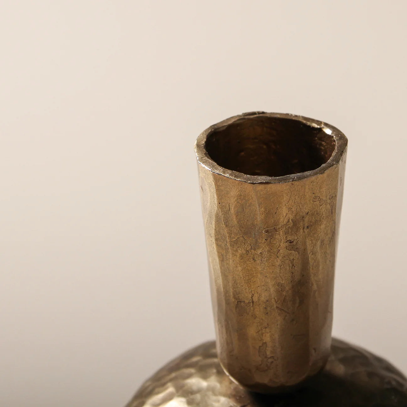 Alexa Candle Stand