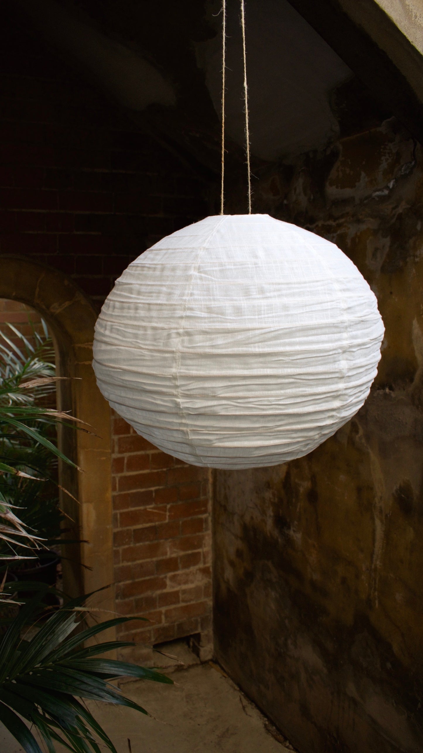 Mōna Linen Pendant