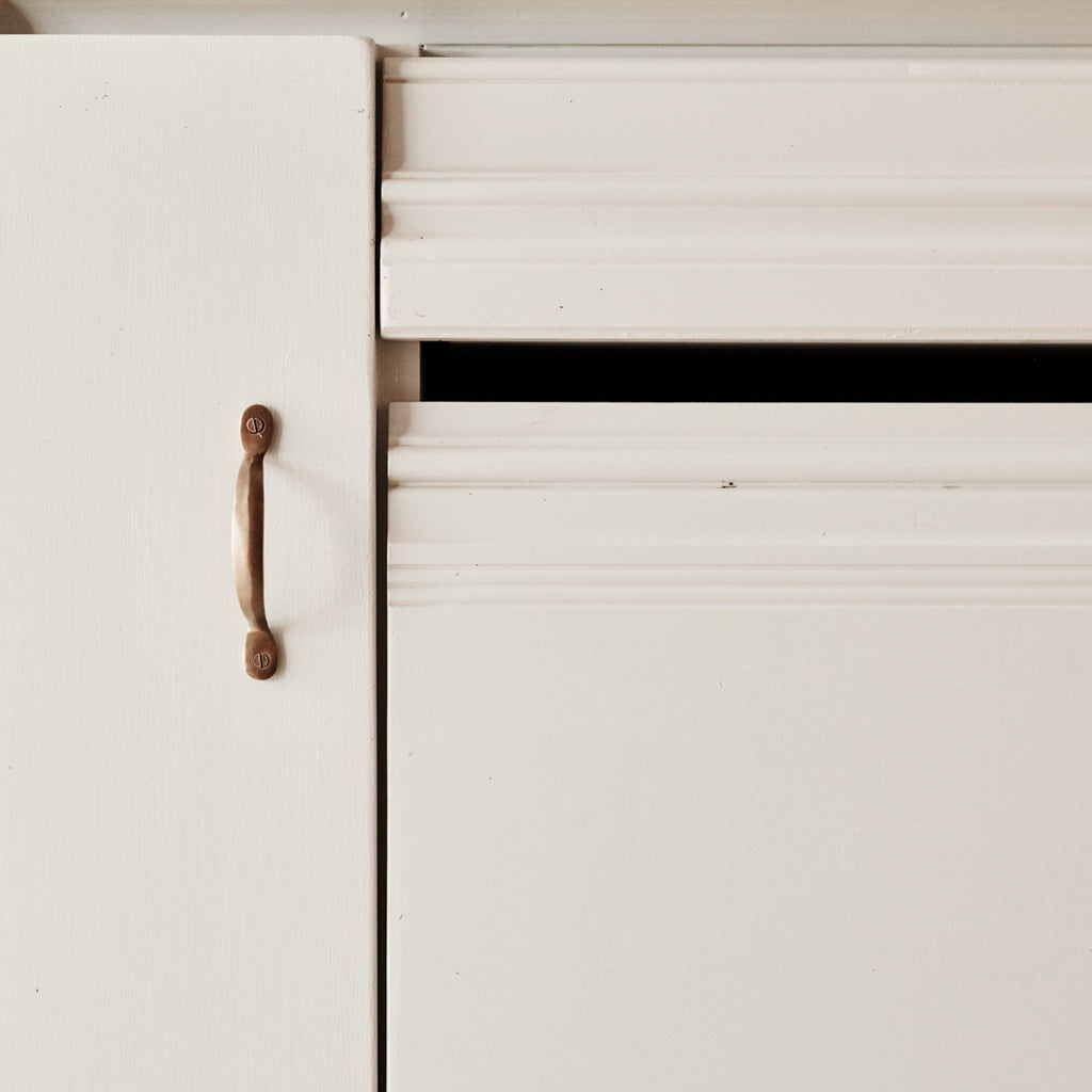 The Society Inc Tricorn Drawer Pull - Brass